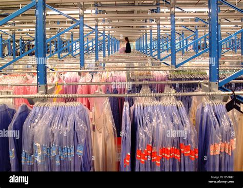 Clothing warehouse - Customised solutions adapted to suit your needs and sales channels for e-commerce, wholesale, omnichannel and retail. Warehousing solutions including storage on hangers, compartment shelving systems and pallet and block storage as well as automation. Centrally located for major retailer distribution centres, stores …